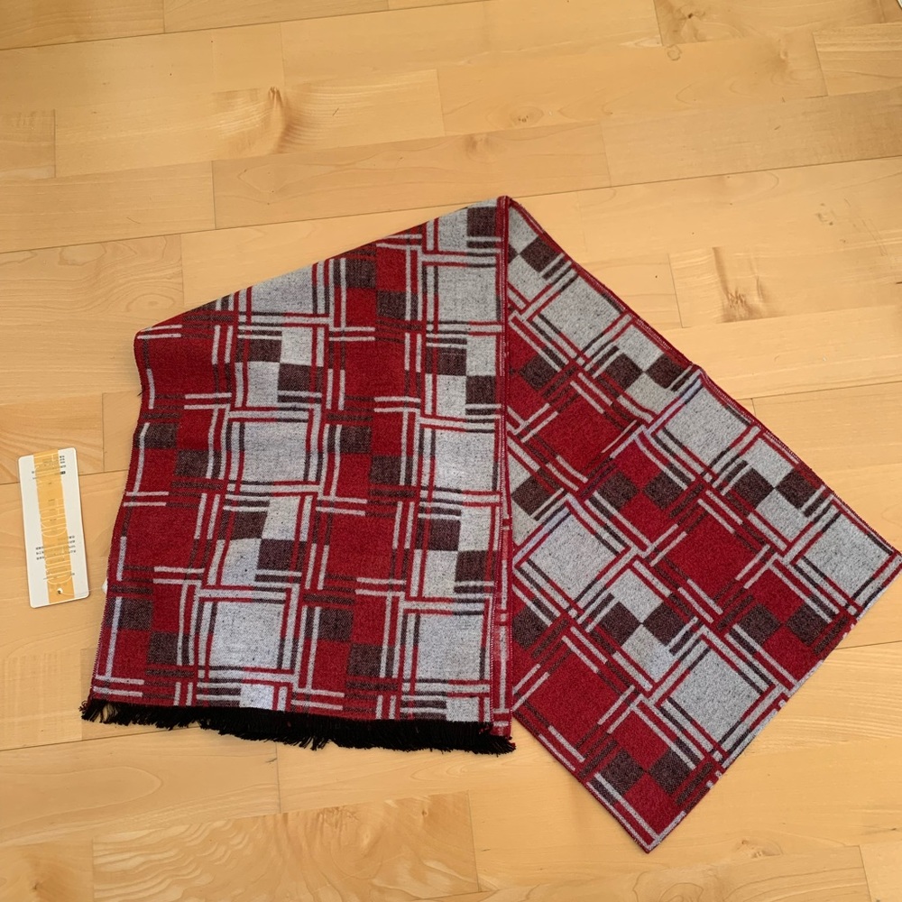 NWT Men’s Red Black and Gray Scarf